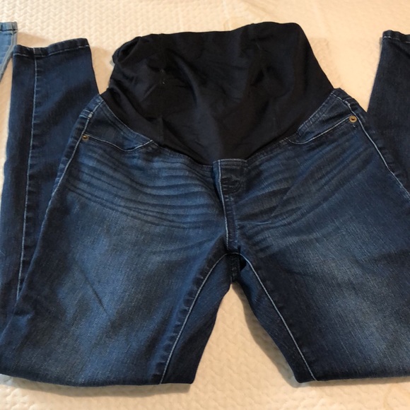 2 pairs lightly used maternity jeans. Skinny. Light & dark wash. Retail $30 each - Picture 2 of 6